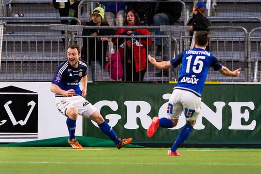 Sundsvalls Rúnar Már Sigurjónsson jublar
