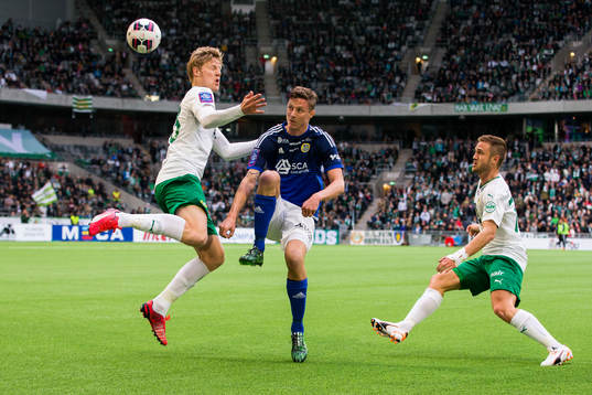 Hammarbys Lars Saetra (v) och Mats Solheim (h) i kamp om