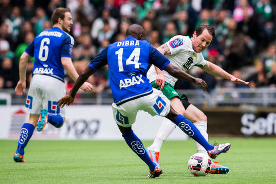 Sundsvalls Pa Amat Dibba i kamp om bollen med Hammarbys
