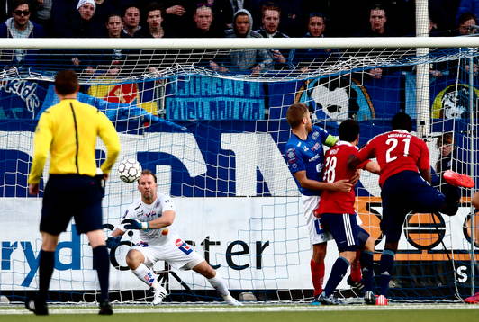 Åtvidabergs målvakt Henrik Gustavsson släpper in