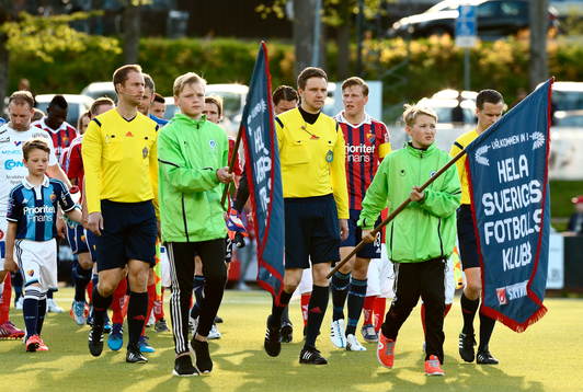 Intåg med domare Markus Ströbergsson