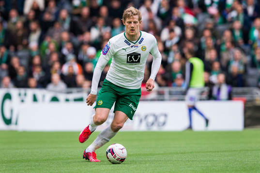 Hammarbys Lars Saetra med bollen
