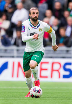 Hammarbys Kennedy Bakircioglu med bollen