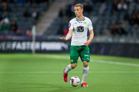 Hammarbys Fredrik Torsteinbö med bollen