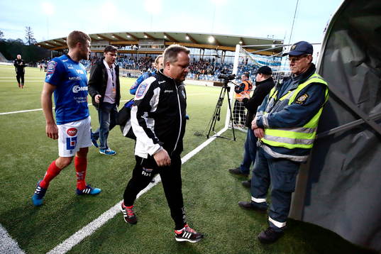 Åtvidabergs tränare Roar Hansen och Daniel Hallingström