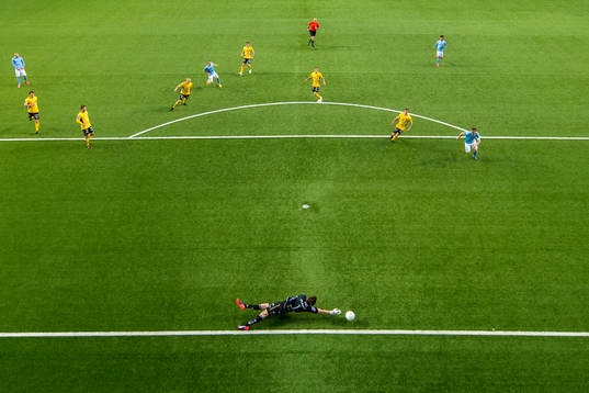 Malmö FFs Magnus Wolff Eikrem gör 1-2 bakom Elfsborgs
