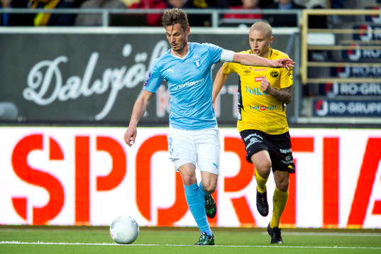 Malmö FFs Markus Rosenberg jagas av Elfsborgs Sebastian