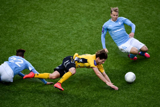 Malmö FFs Tobias Sana och Oscar Lewicki stoppar Elfsborgs