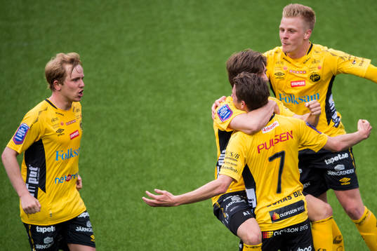 Elfsborgs Simon Lundevall, Per Frick, Arber Zeneli  (skymd)