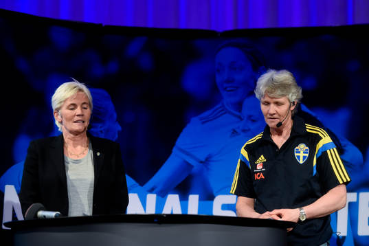 Sveriges assisterande förbundskapten Lilie Persson och