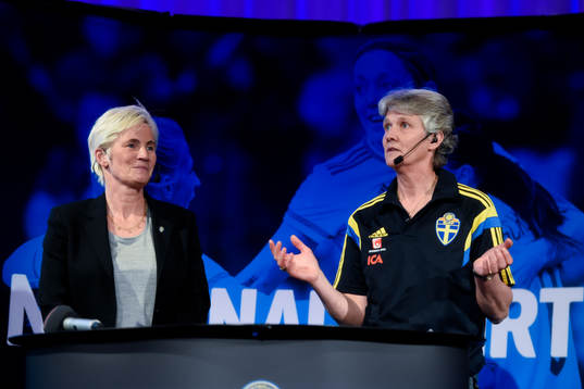 Sveriges assisterande förbundskapten Lilie Persson och