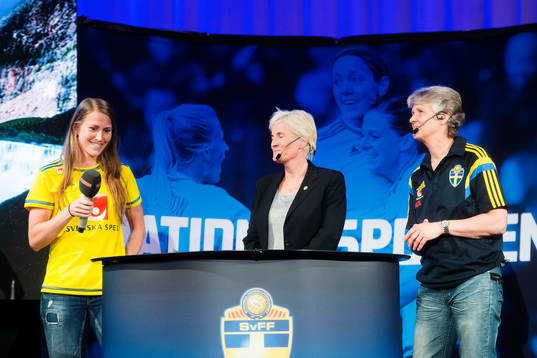 Sveriges Emma Berglund, assisterande förbundskapten Lilie
