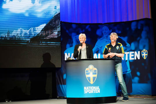 Sveriges assisterande förbundskapten Lilie Persson och