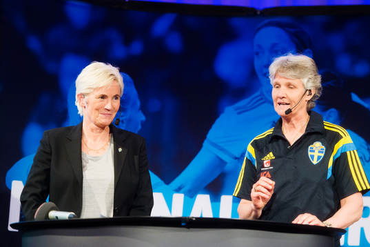 Sveriges assisterande förbundskapten Lilie Persson och