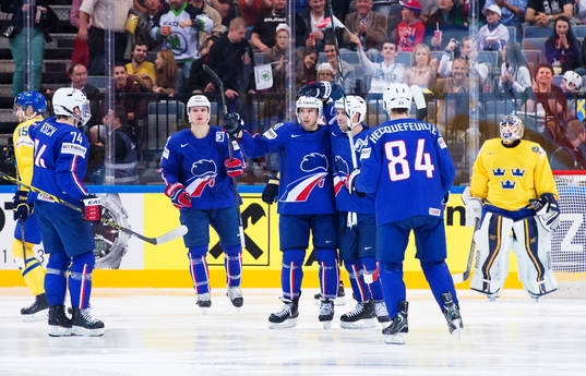Frankrikes spelare jublar