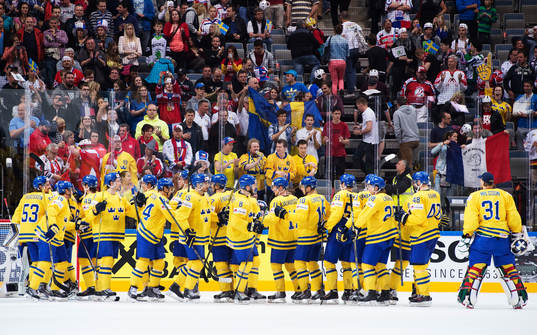 Sveriges spelare jublar
