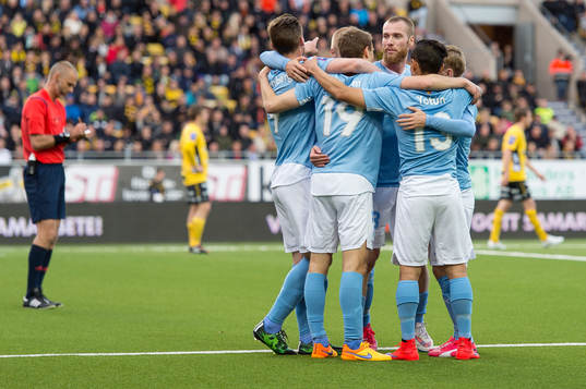 Malmö FFs Magnus Wolff Eikrem gör 0-1 jublar med laget