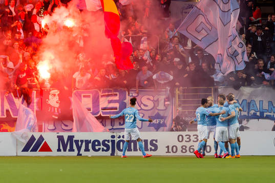 Malmö FFs Magnus Wolff Eikrem har gjort 1-2 och jublar med