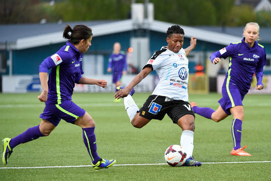 Jitex Alexandra Vera Contreras och Umeås Rita Chikwelu och