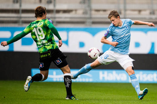 Halmstads  Konrad Jönsson och Malmö FFs Mattias Svanberg