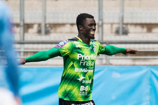 Halmstads Kwame Amponsah Karikari jublar