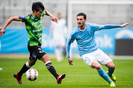 Halmstads  Antonio Rojas och Malmö FFs Agon Mehmeti