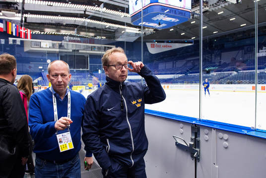 Presschefen Anders Feltenmark och förbundskapten Pär