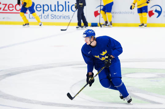 John Klingberg på Sveriges ishockeylandslags träning