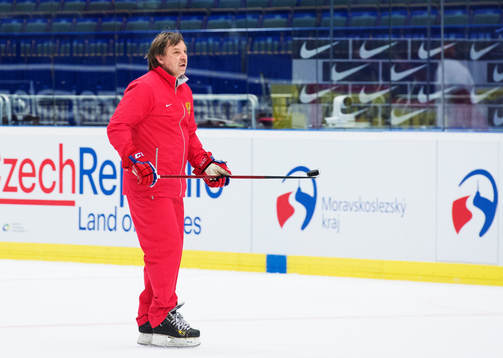 Förbundskapten Oleg Znarok på Rysslands ishockeylandslags