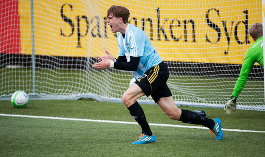 IFK Hässleholms Filip Ranmo har gjort 0-1 och jublar i