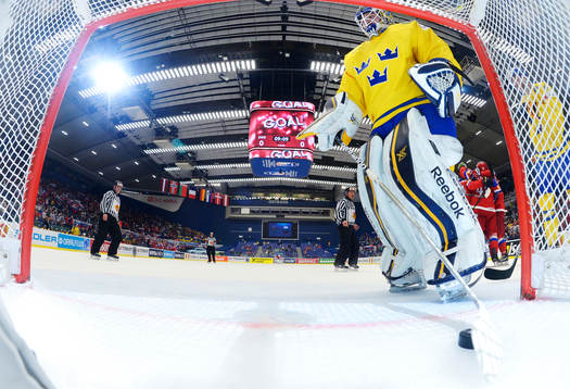 Sveriges målvakt Jhonas Enroth deppar