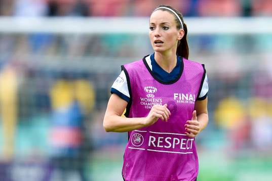 s Kosovare Asllani värmer upp innan finalen i damernas
