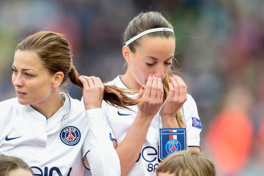 s Kosovare Asllani laddar