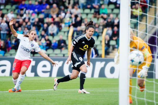 s Jessica Houara d’Hommeaux när hon gör 1-0