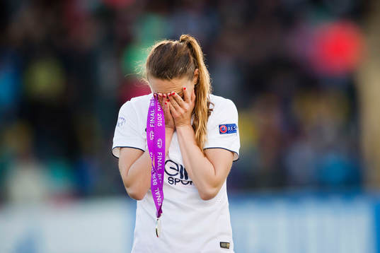 s Kosovare Asllani gråter