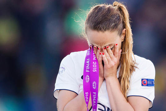 s Kosovare Asllani gråter