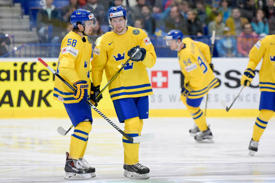 Sveriges Anton Lander och Filip Forsberg innan