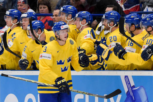Sveriges John Klingberg jublar