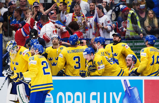 Sveriges målvakt Anders Nilsson, Joel Lundqvist, Daniel
