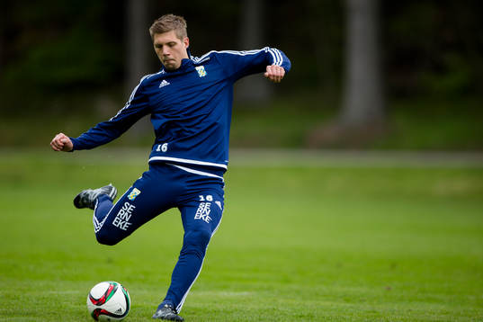 IFK Göteborgs Mikael Boman skjuter ett skott