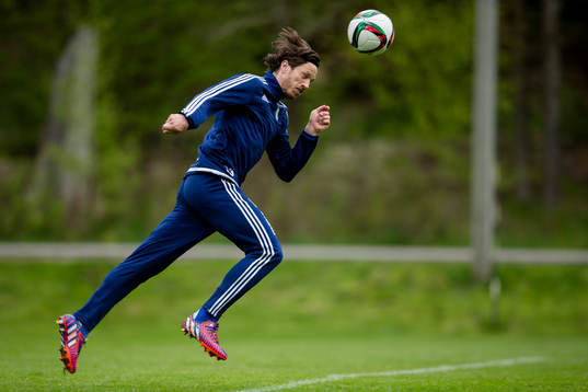 IFK Göteborgs Gustav Svensson nickar
