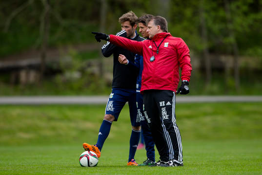 IFK Göteborgs assisterande tränare Magnus Edlund pratar