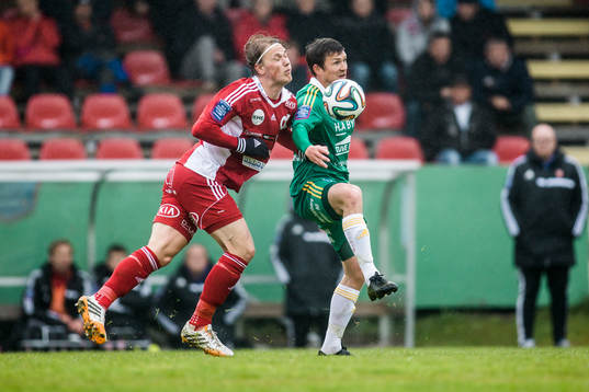 Degerfors Hampus Zackrisson (v) och Ljungskiles Hannes