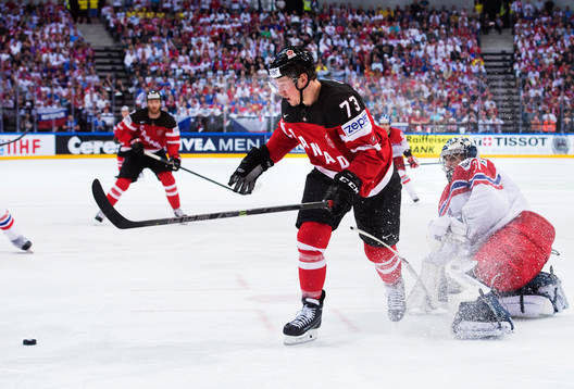 Kanadas Tyler Toffoli utmanar Tjeckiens målvakt Ondrej
