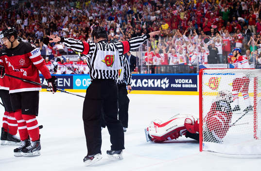 Ett mål från Tjeckiens Petr Koukal (ej i bild) döms bort