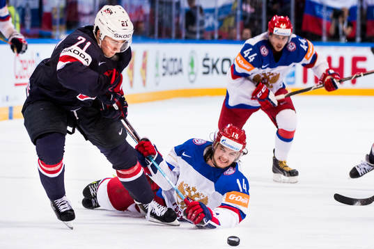s Dylan Larkin och Rysslands Viktor Tikhonov