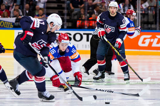 Rysslands Sergei Plotnikov sträcker sig