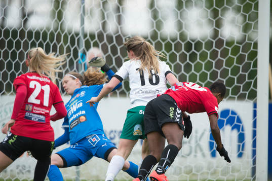 Kristianstads Ida Rebecca Guehai nickar in segermålet 2-1