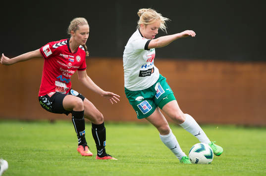 Mallbackens Mimmi Larsson i matchen i damallsvenskan mellan