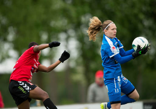 Mallbackens målvakt Jennifer Falk ochKristianstads Ida